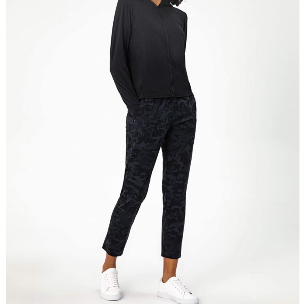 AJISAI Petite/Regular Women's  Joggers Travel Pants Casual Stretch Camo S.  NWT